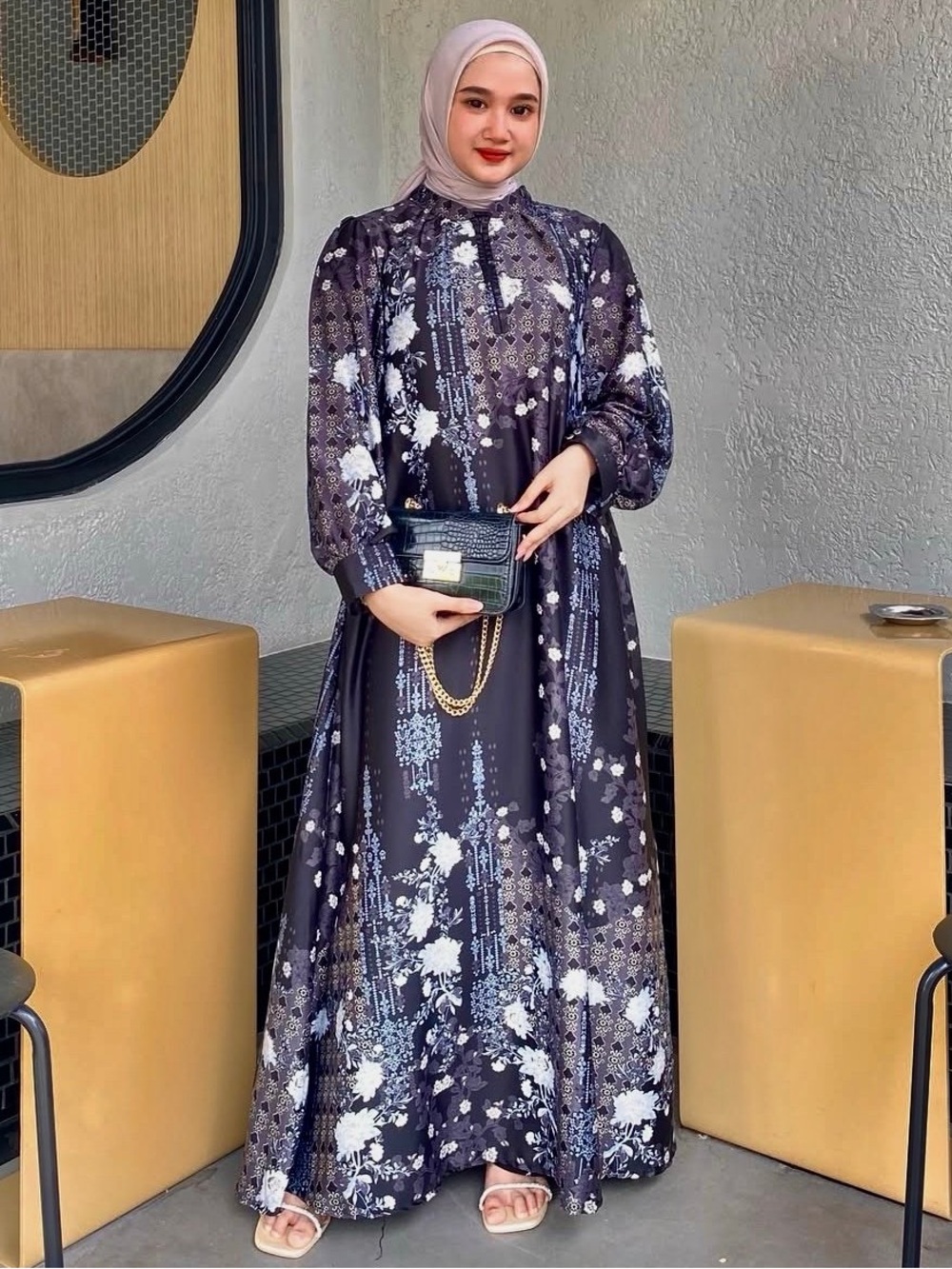 Elegant Abaya in Black Floral Maxi Dress